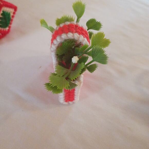 Lot of 5 Vintage small Handmade Plastic Canvas Baskets Christmas Tree Ornaments - Picture 10 of 15